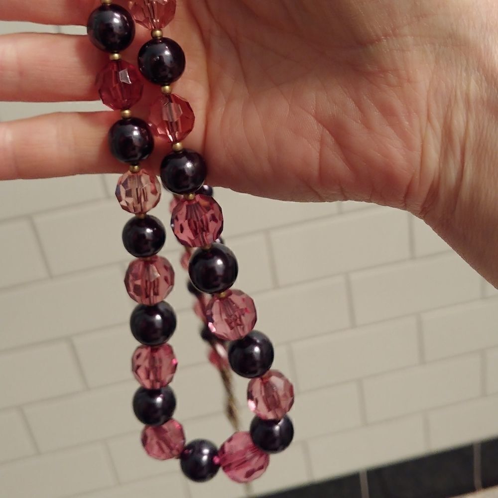 2 for $20 VTG Graduated Fuschia Beaded Necklace - Picture 3 of 8